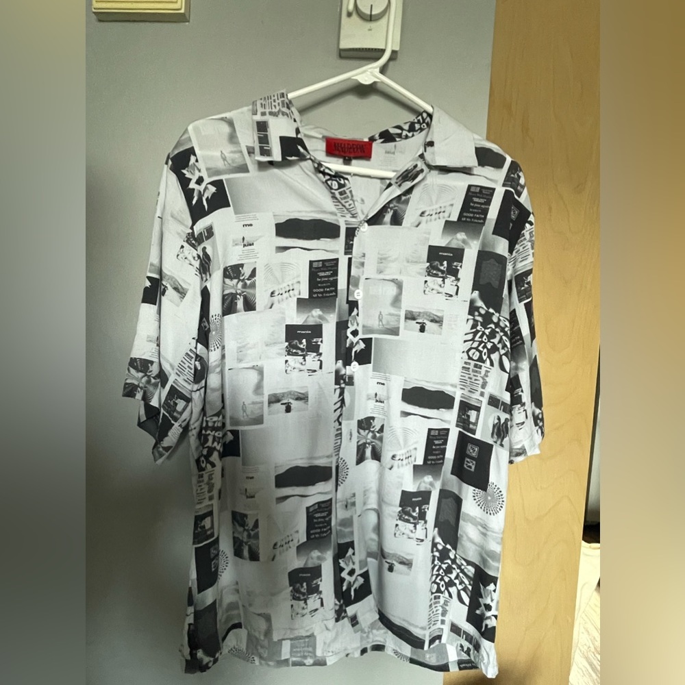 Madeon “MURAL BUTTON UP”